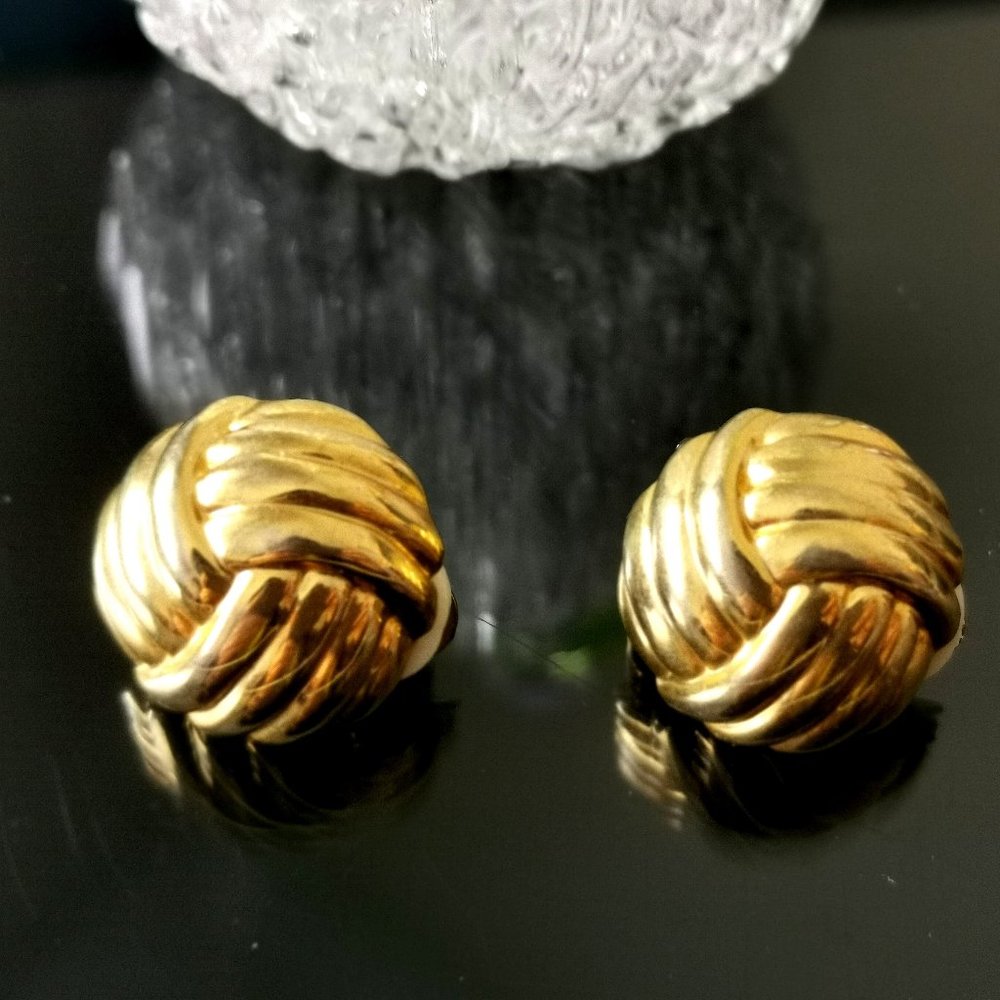 Vintage Gold Tone Knot Clip on Earrings